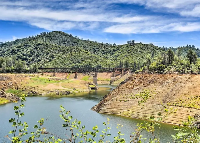Charming Shasta Lake Retreat: Boat, Hike & Fish!