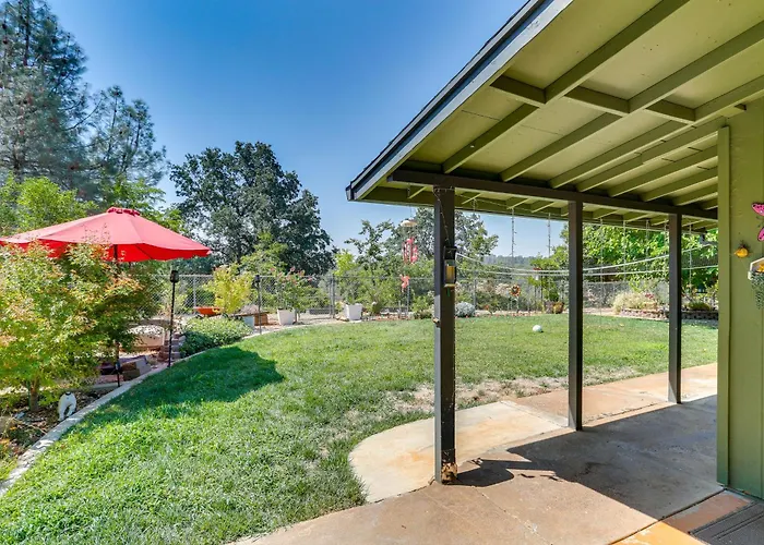 Hot Tub, Dog-Friendly Yard! 3-Acre Redding Retreat