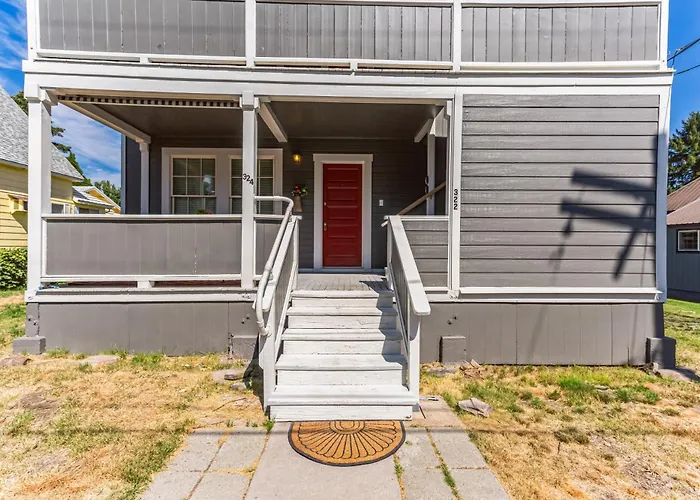 Charming Downtown Mccloud Retreat Home