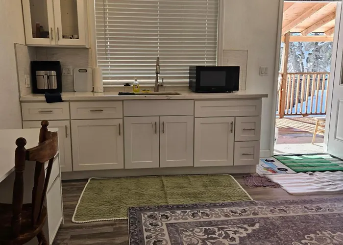 Shasta Om, 1Br1Ba Back Unit