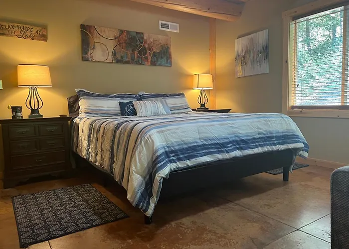 Shasta Lake Luxury Log Cabin: Hot Tub & Pool