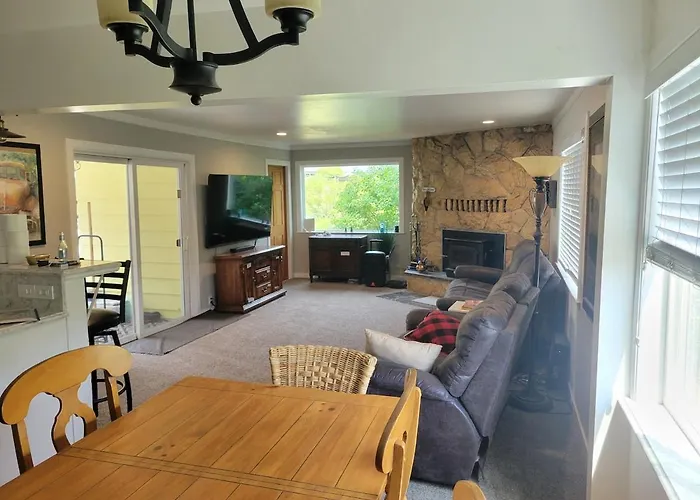 Historic Hm, Mountain Views, Hot Tub, Steam Room